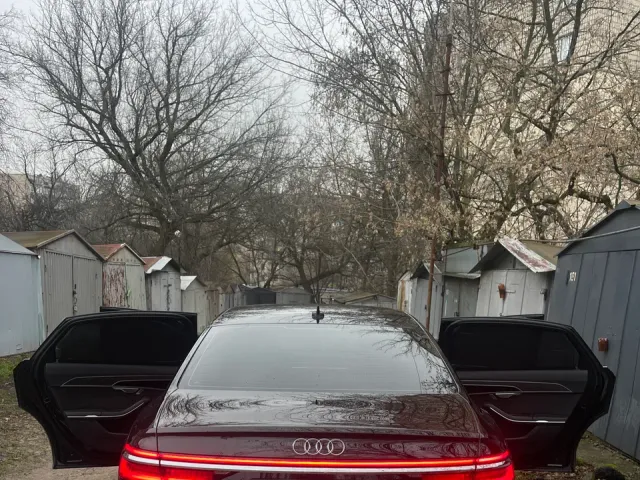 Audi A8 - фото 3