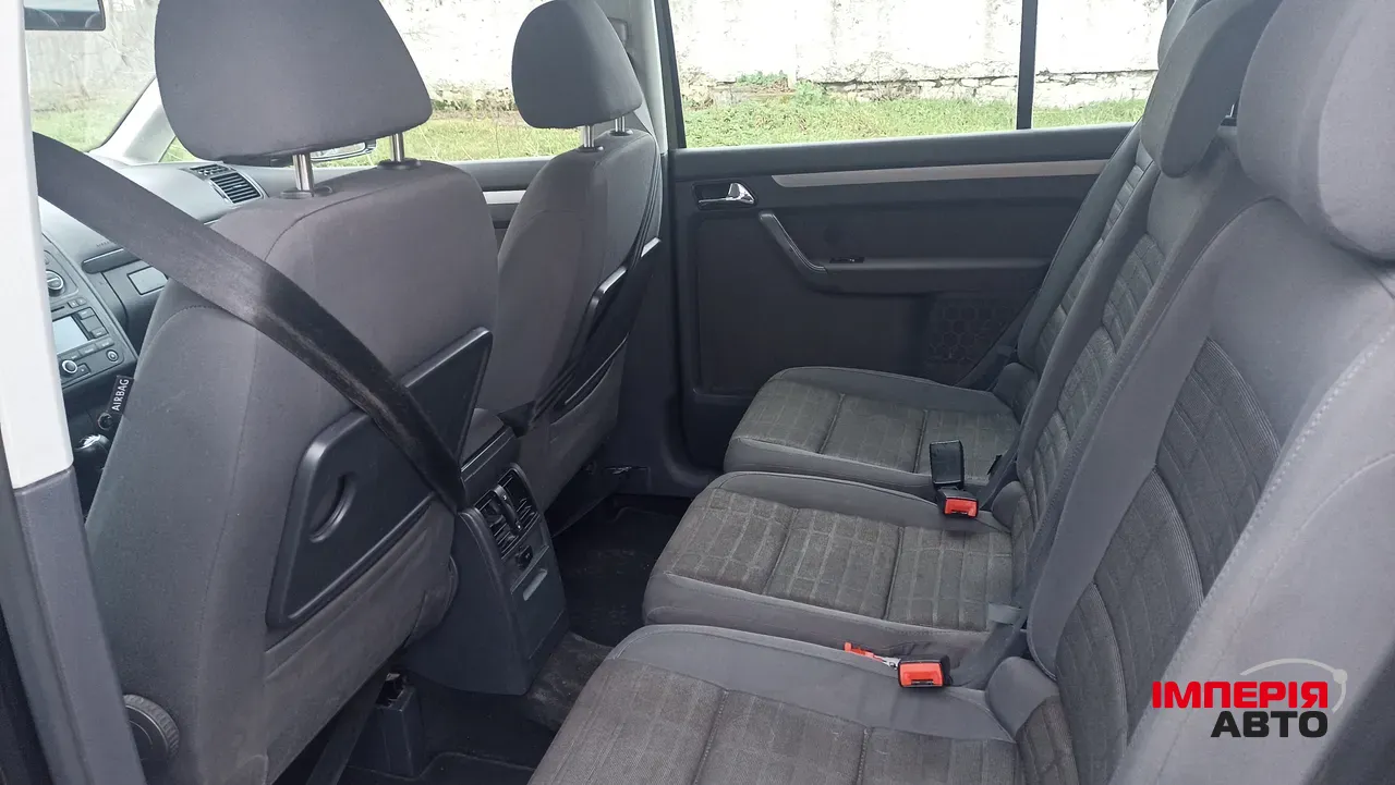 Volkswagen Touran - фото 4