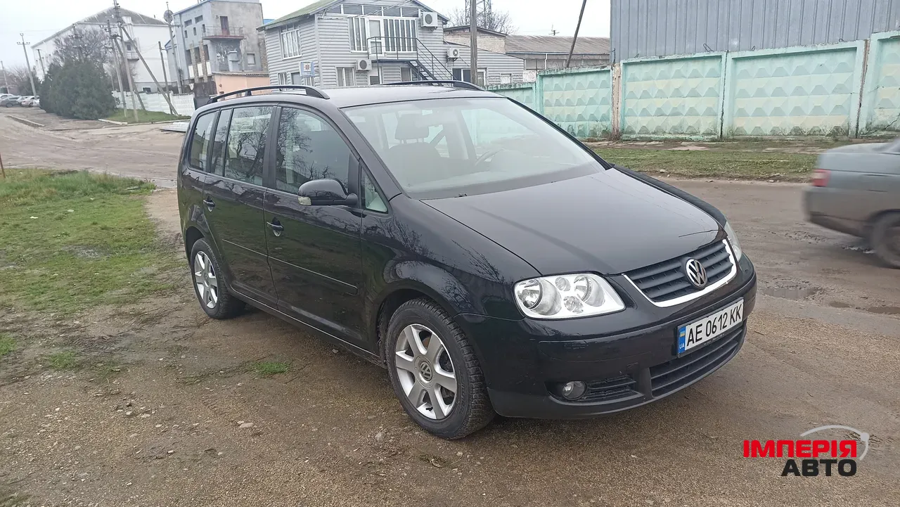 Volkswagen Touran - фото 1