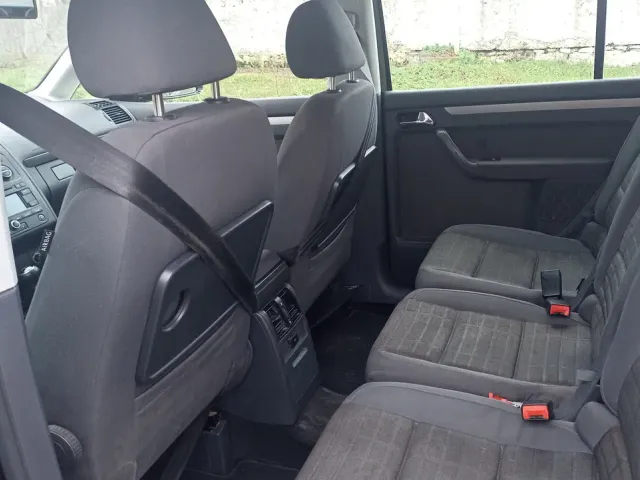 Volkswagen Touran - фото 4