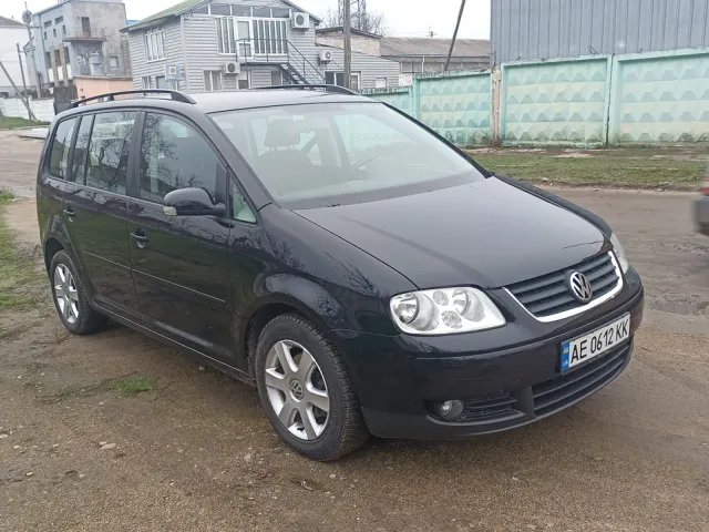Volkswagen Touran - фото 1
