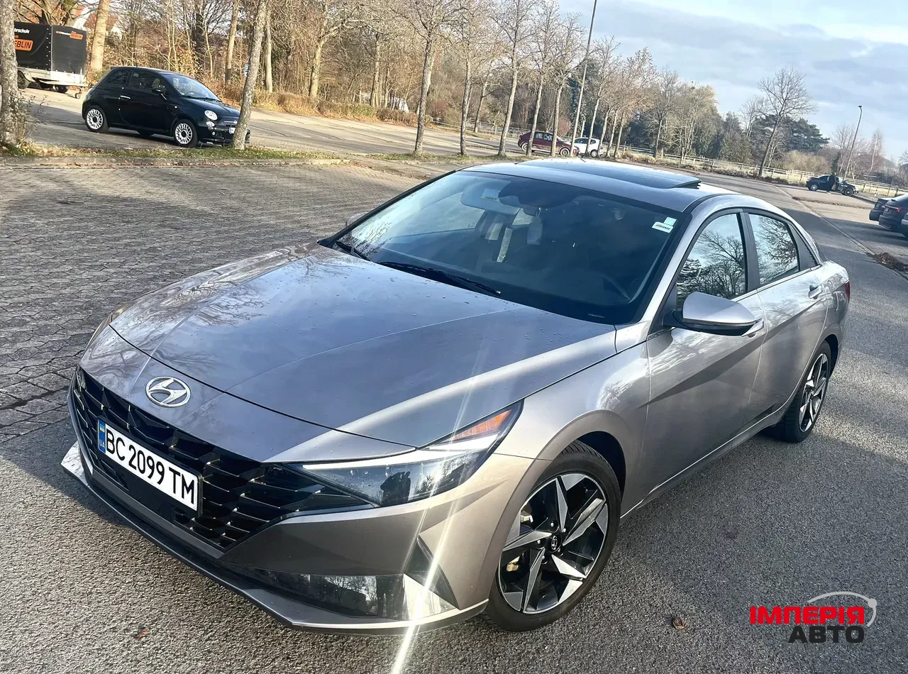 Hyundai Elantra - фото 1