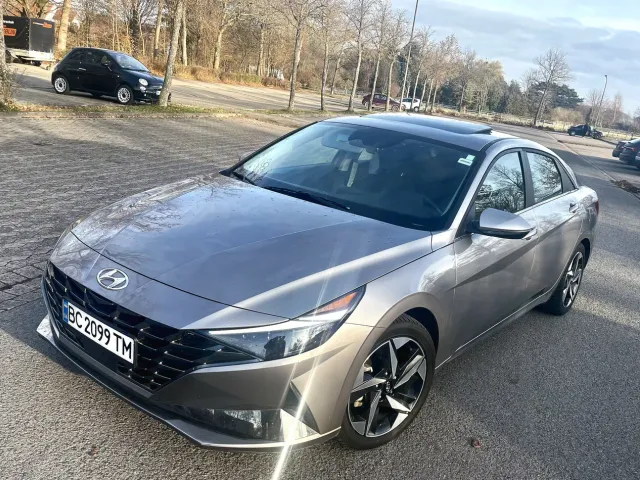 Hyundai Elantra - фото 1