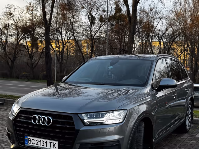 Audi Q7 - фото 1