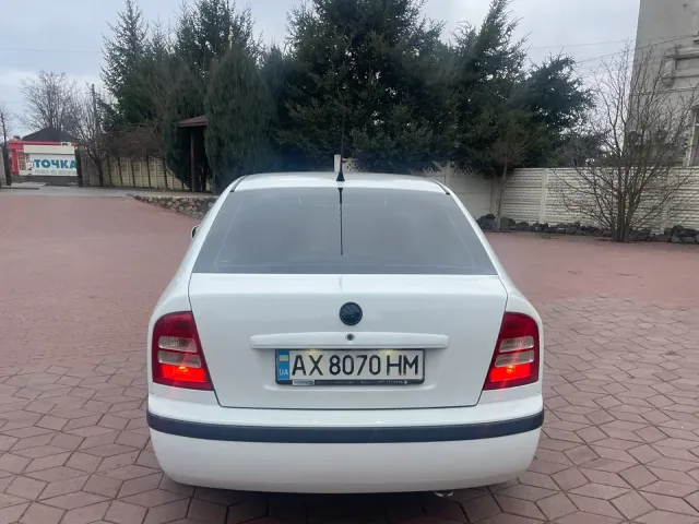 Skoda Octavia - фото 3