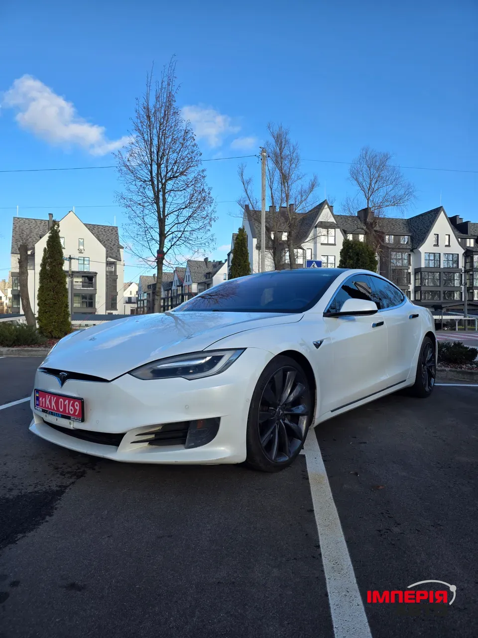 Tesla Model S - фото 1