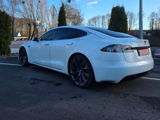Tesla Model S - фото 3