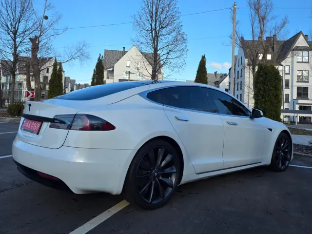 Tesla Model S - фото 4