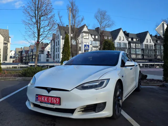 Tesla Model S - фото 2