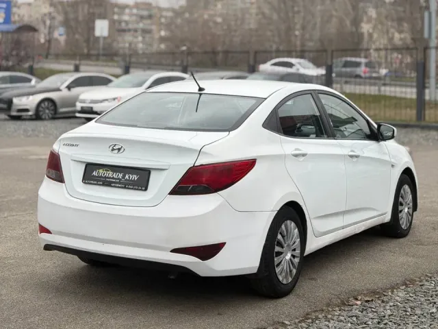 Hyundai Accent - фото 4