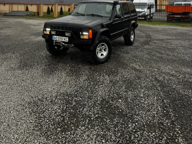 Jeep Cherokee - фото 1