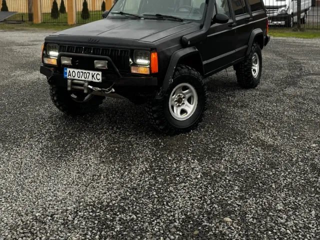 Jeep Cherokee - фото 2