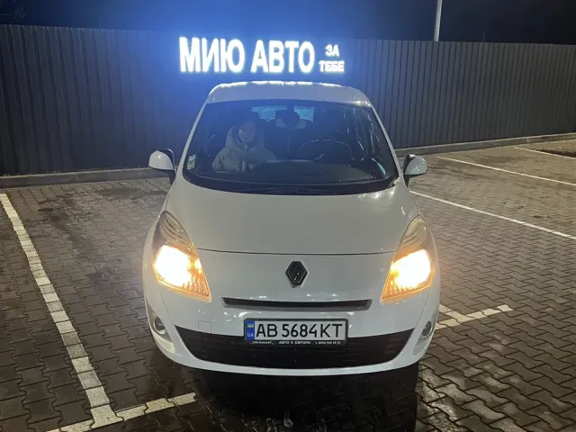 Renault Scenic - фото 4