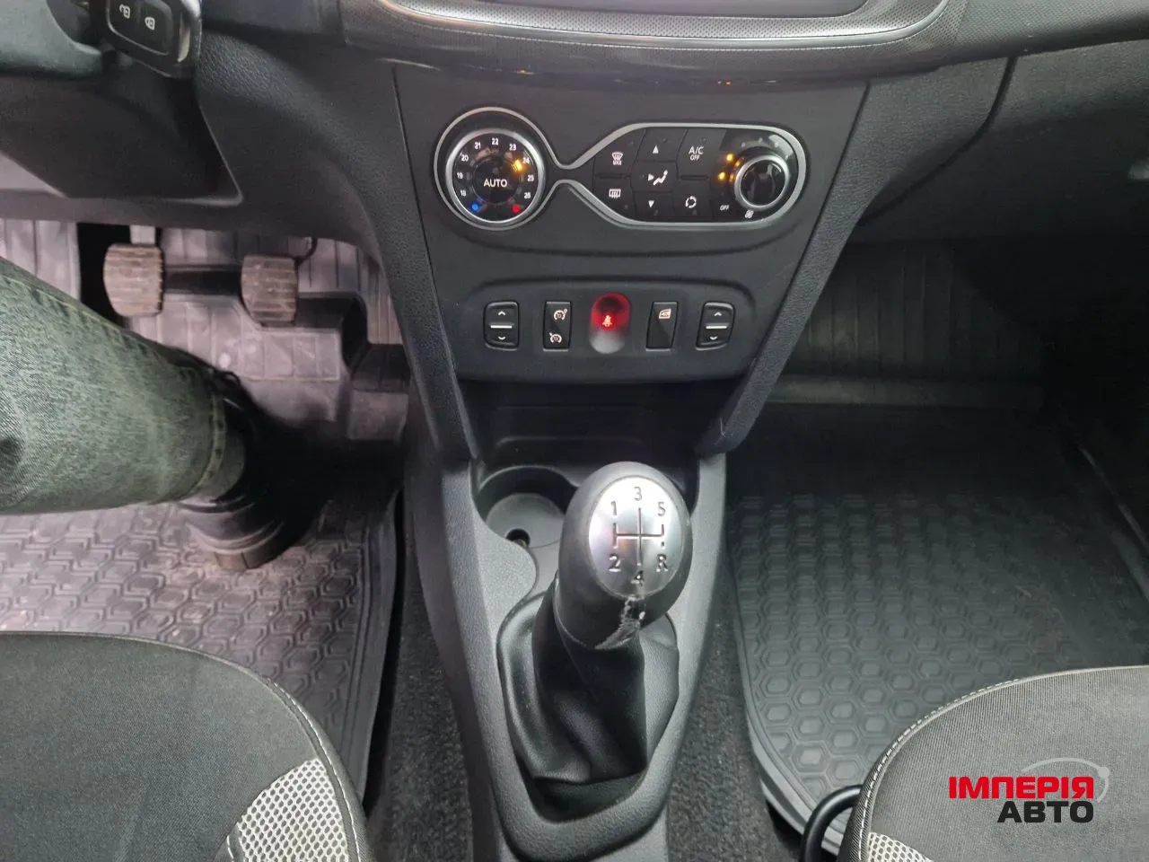 Renault Sandero - фото 15