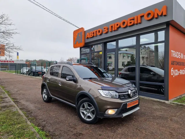 Renault Sandero - фото 1