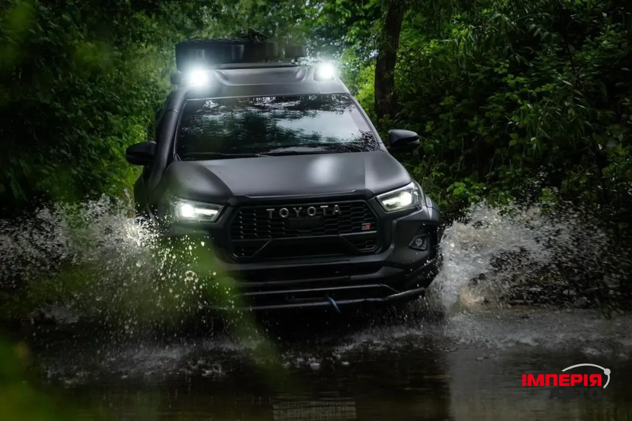 Toyota Hilux - фото 1