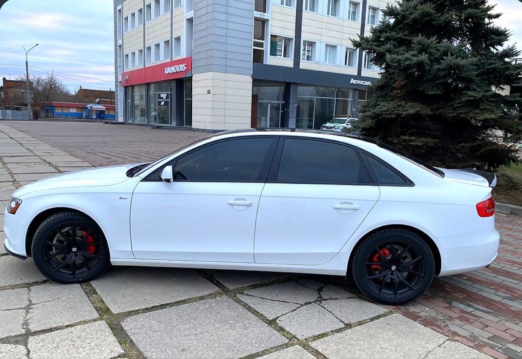 Audi A4 - фото 15