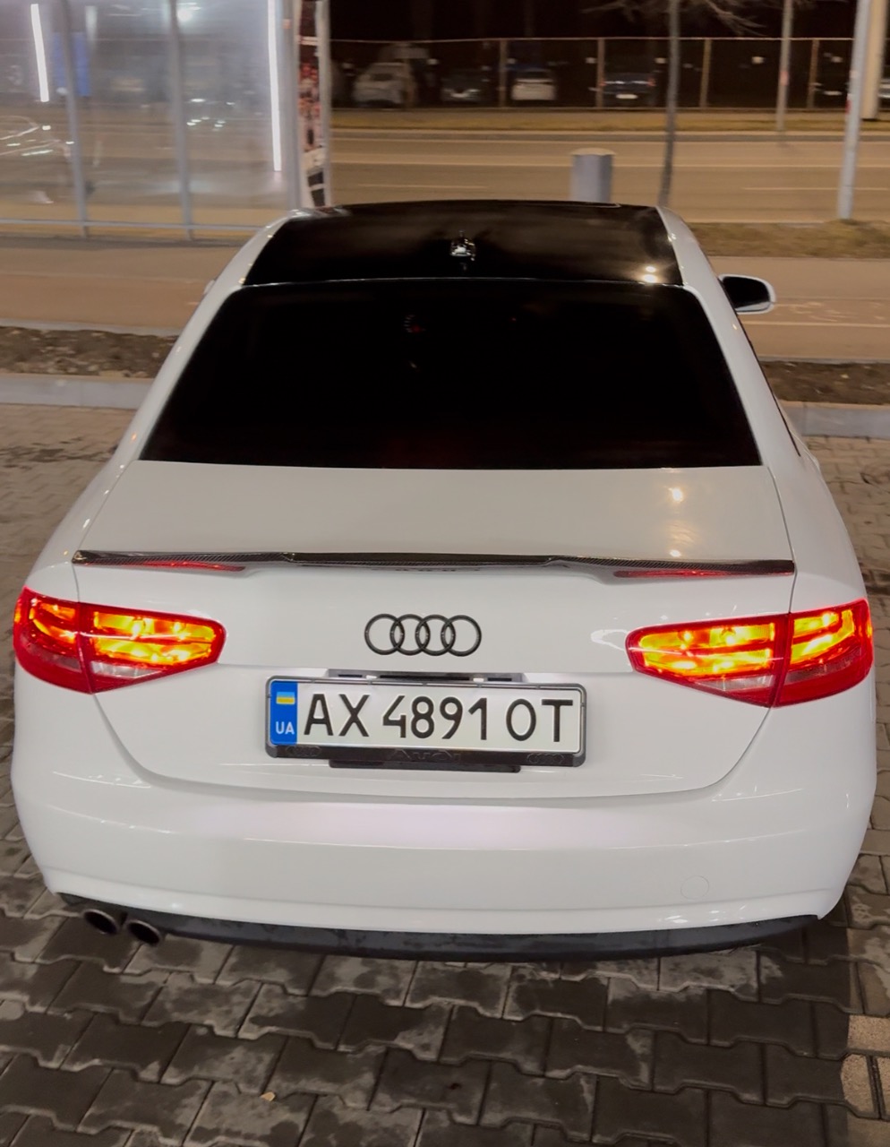 Audi A4 - фото 5