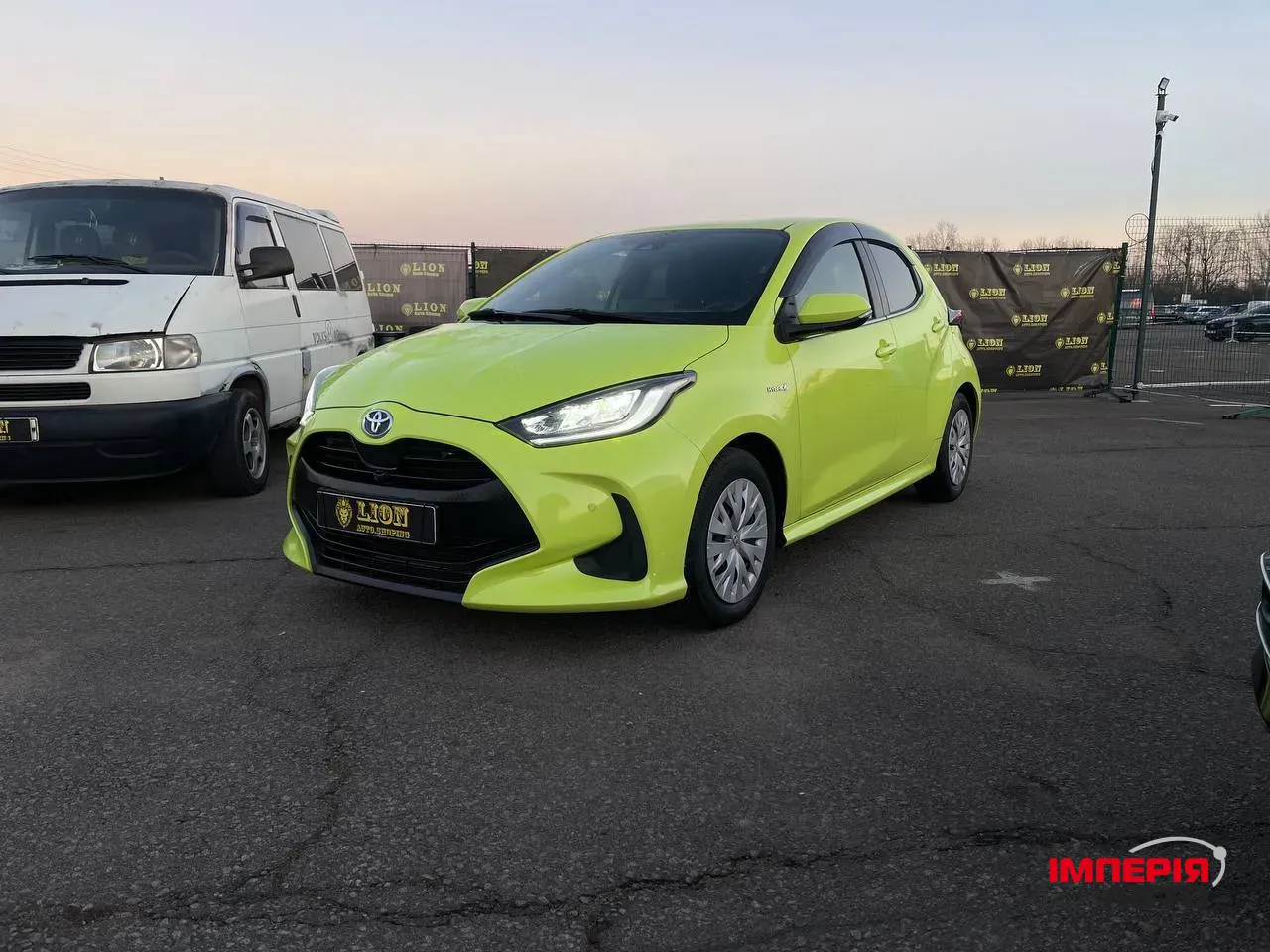 Toyota Yaris - фото 2