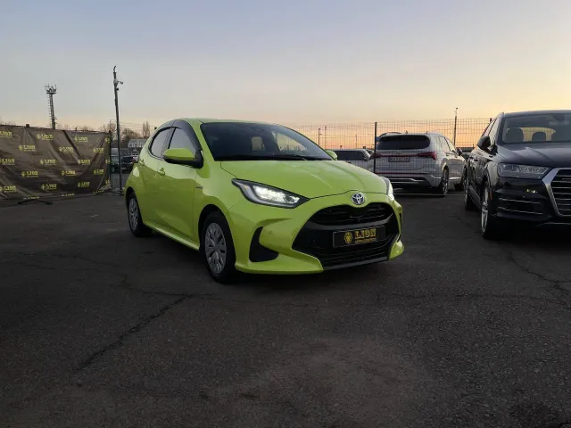 Toyota Yaris - фото 1