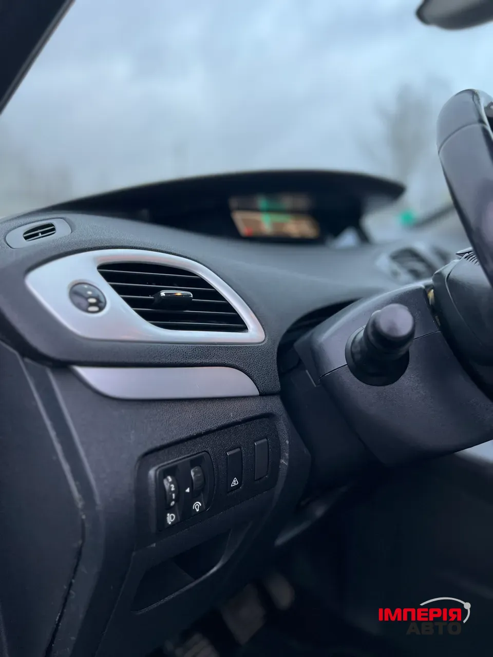 Renault Scenic - фото 15