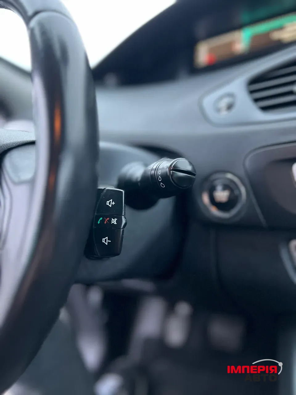 Renault Scenic - фото 17