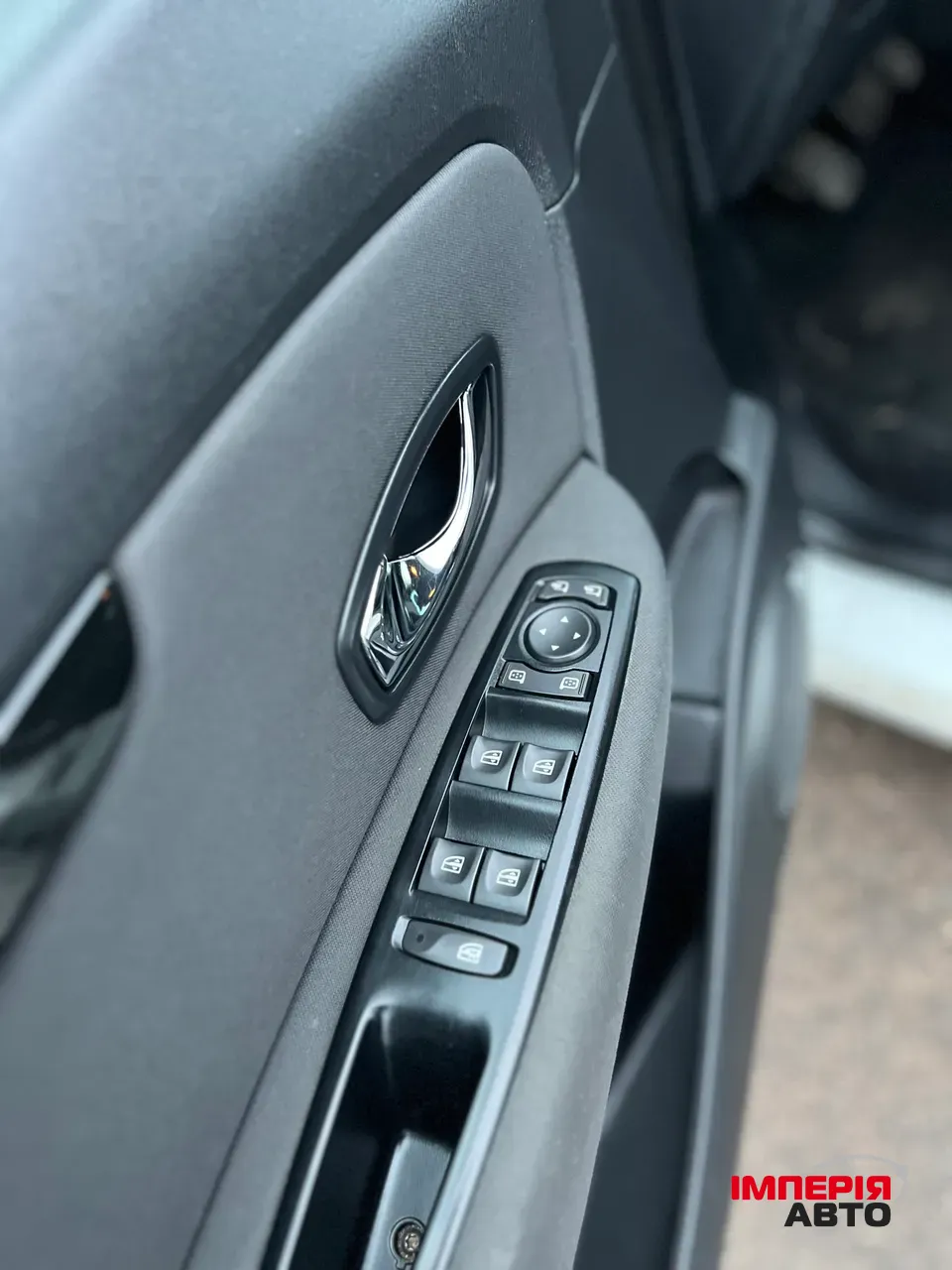 Renault Scenic - фото 14