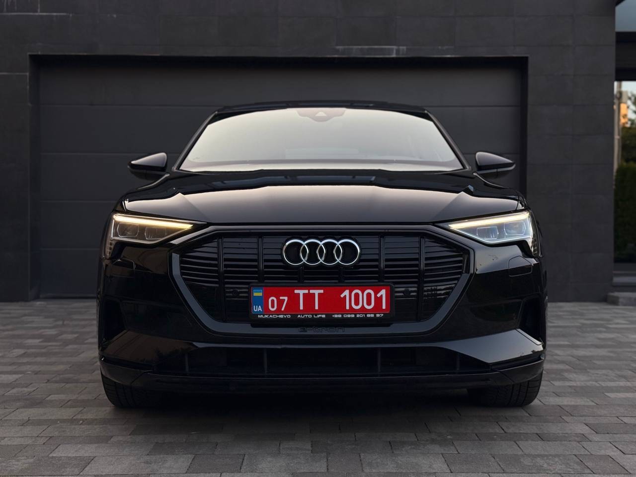 Audi e-tron - фото 2
