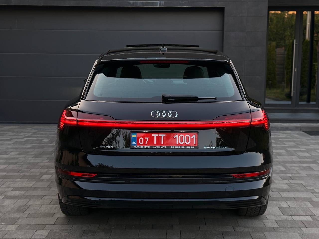 Audi e-tron - фото 6