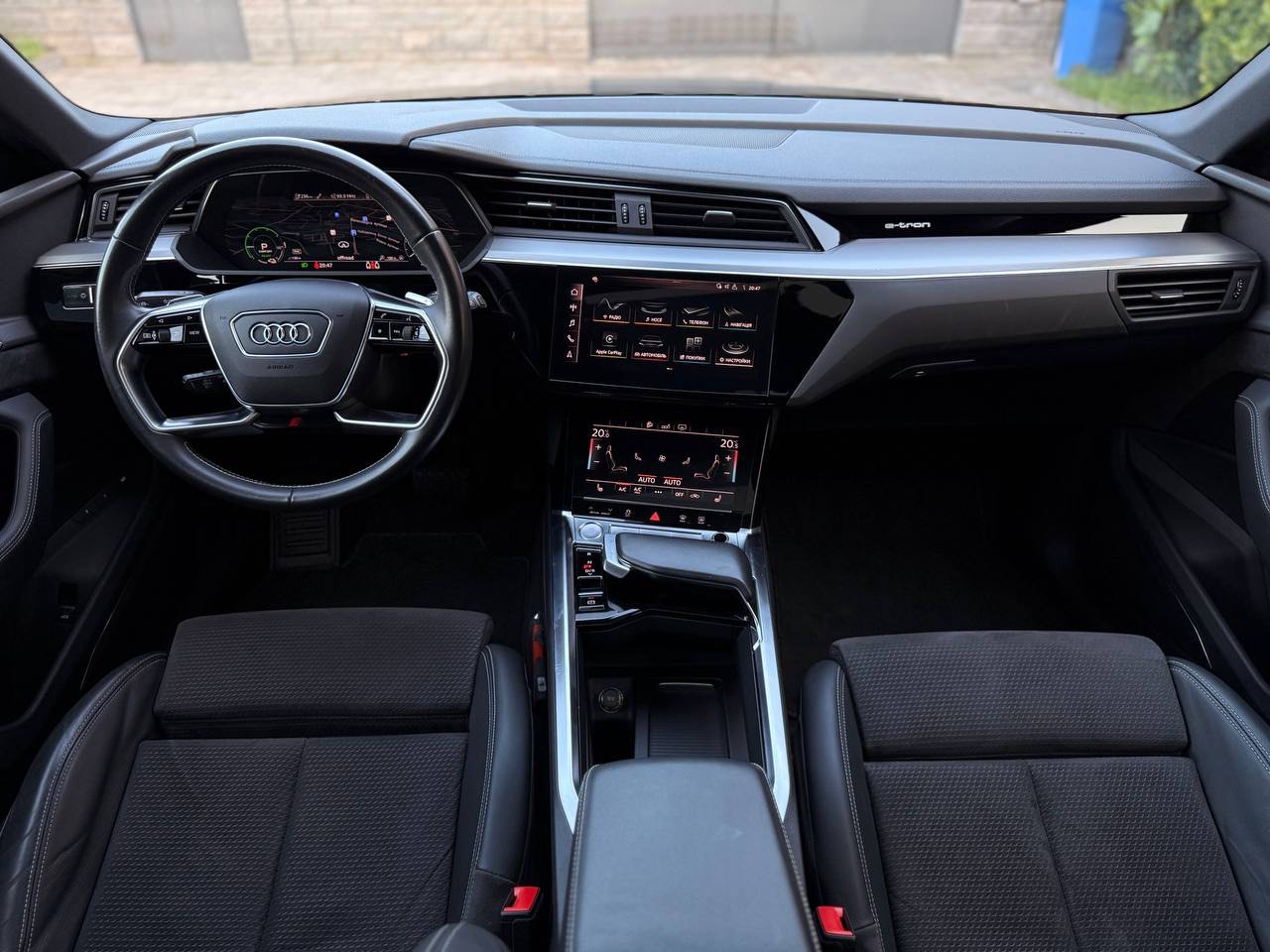 Audi e-tron - фото 7