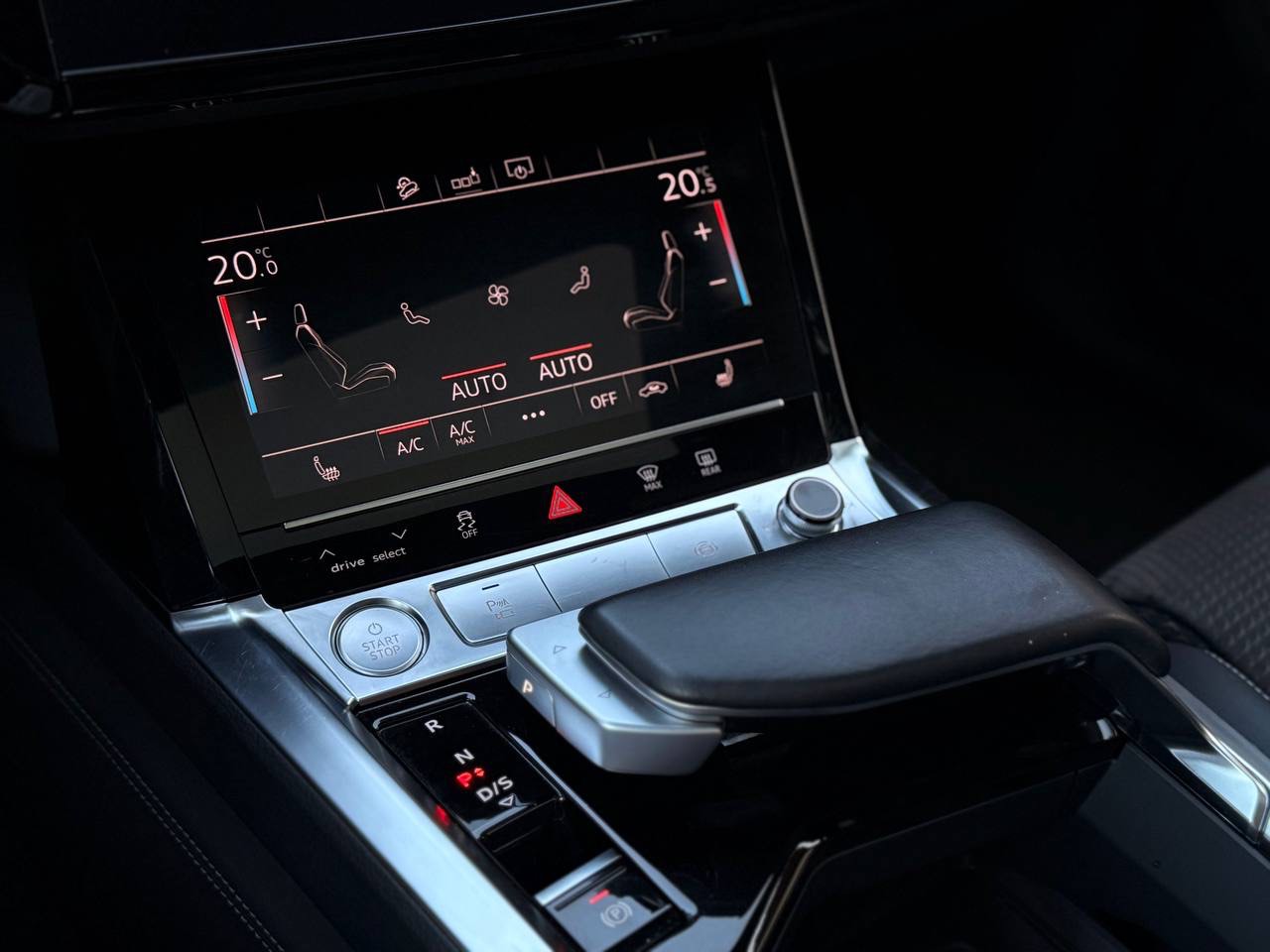 Audi e-tron - фото 10