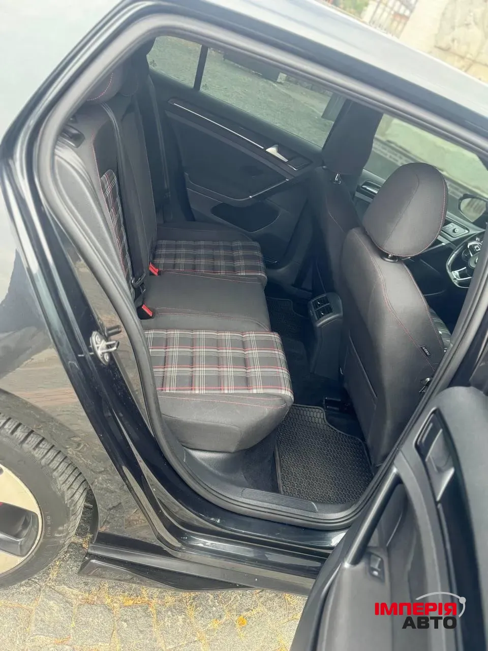 Volkswagen Golf GTI - фото 4