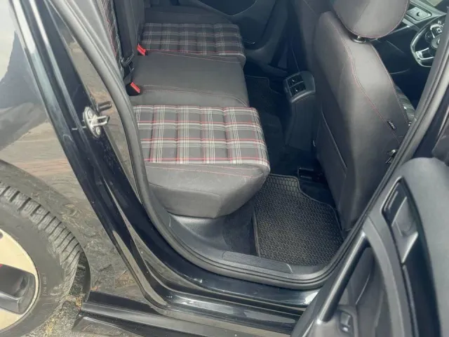 Volkswagen Golf GTI - фото 4