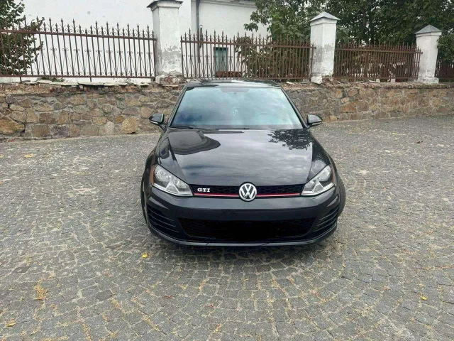 Volkswagen Golf GTI - фото 1