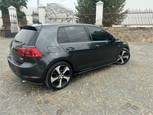 Volkswagen Golf GTI - фото 5