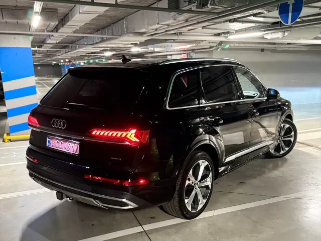 Audi Q7 - фото 2