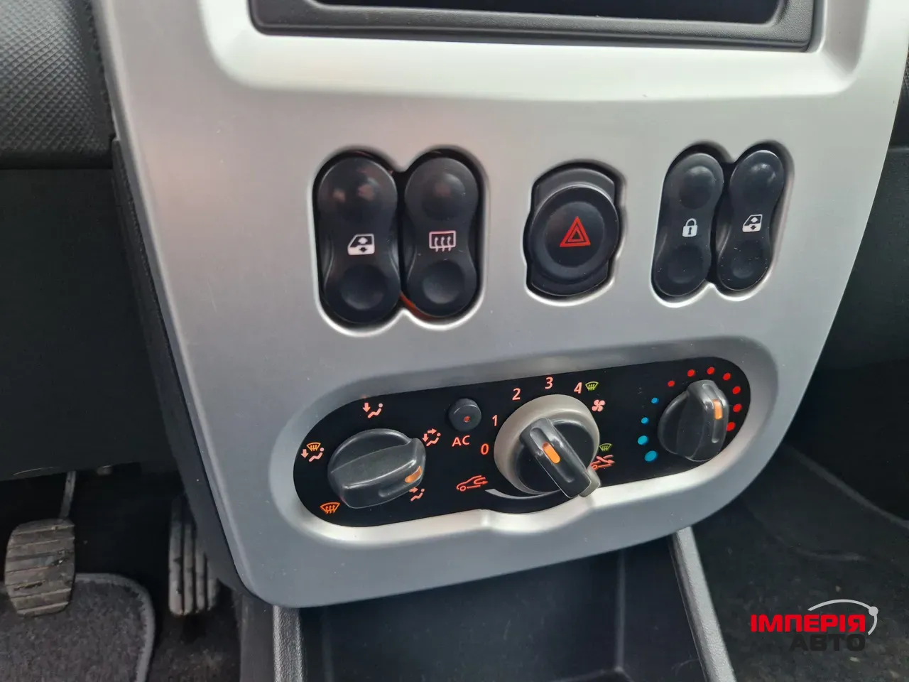 Renault Sandero - фото 17