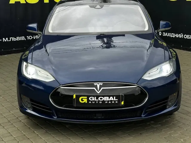 Tesla Model S - фото 1