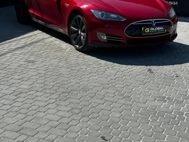 Tesla Model S - фото 3