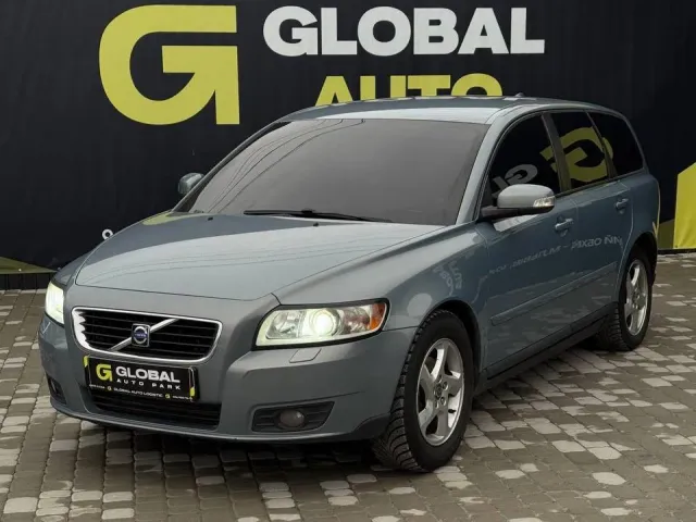 Volvo V50 - фото 2