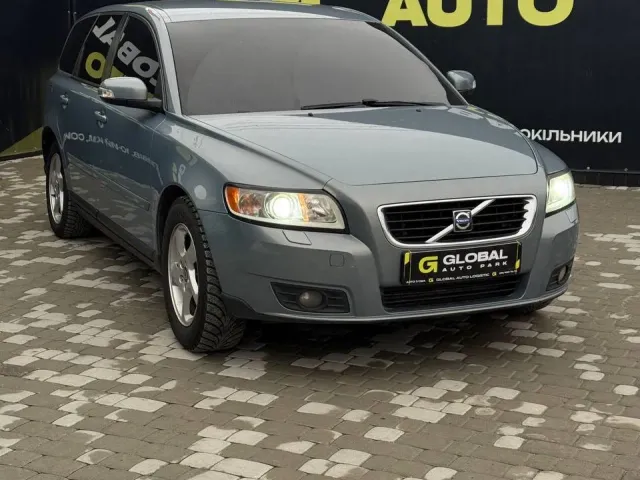 Volvo V50 - фото 3