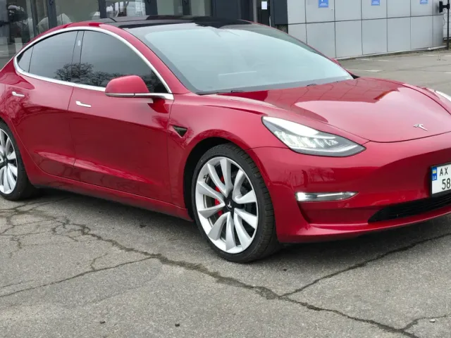Tesla Model 3 - фото 1