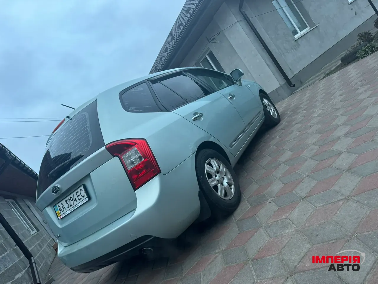 Kia Carens - фото 4