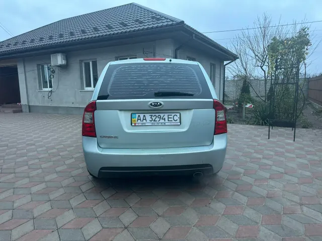 Kia Carens - фото 2
