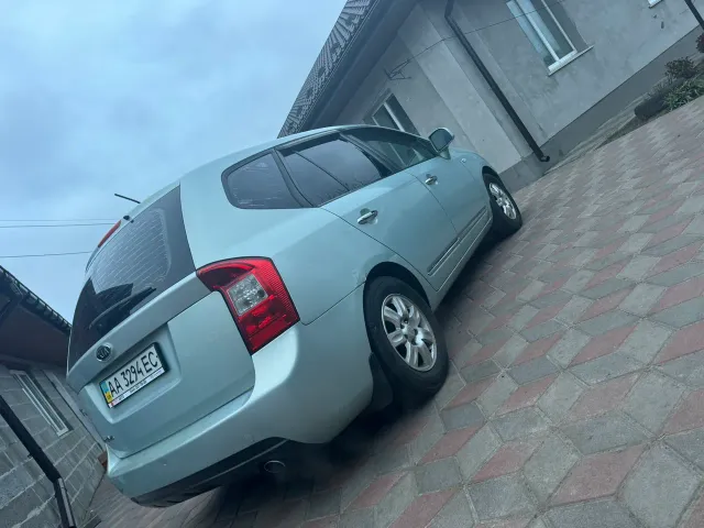 Kia Carens - фото 4