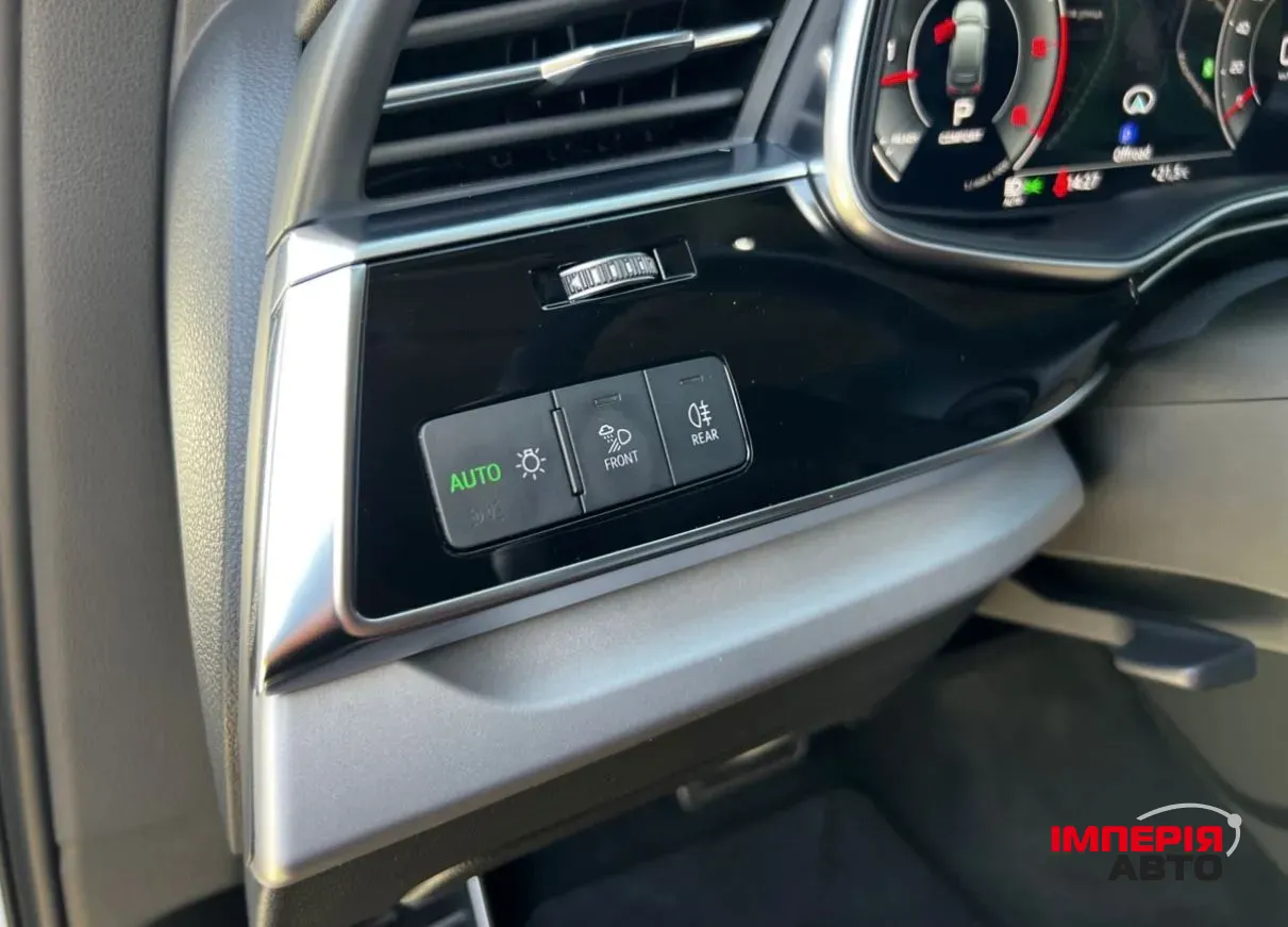 Audi Q7 - фото 24