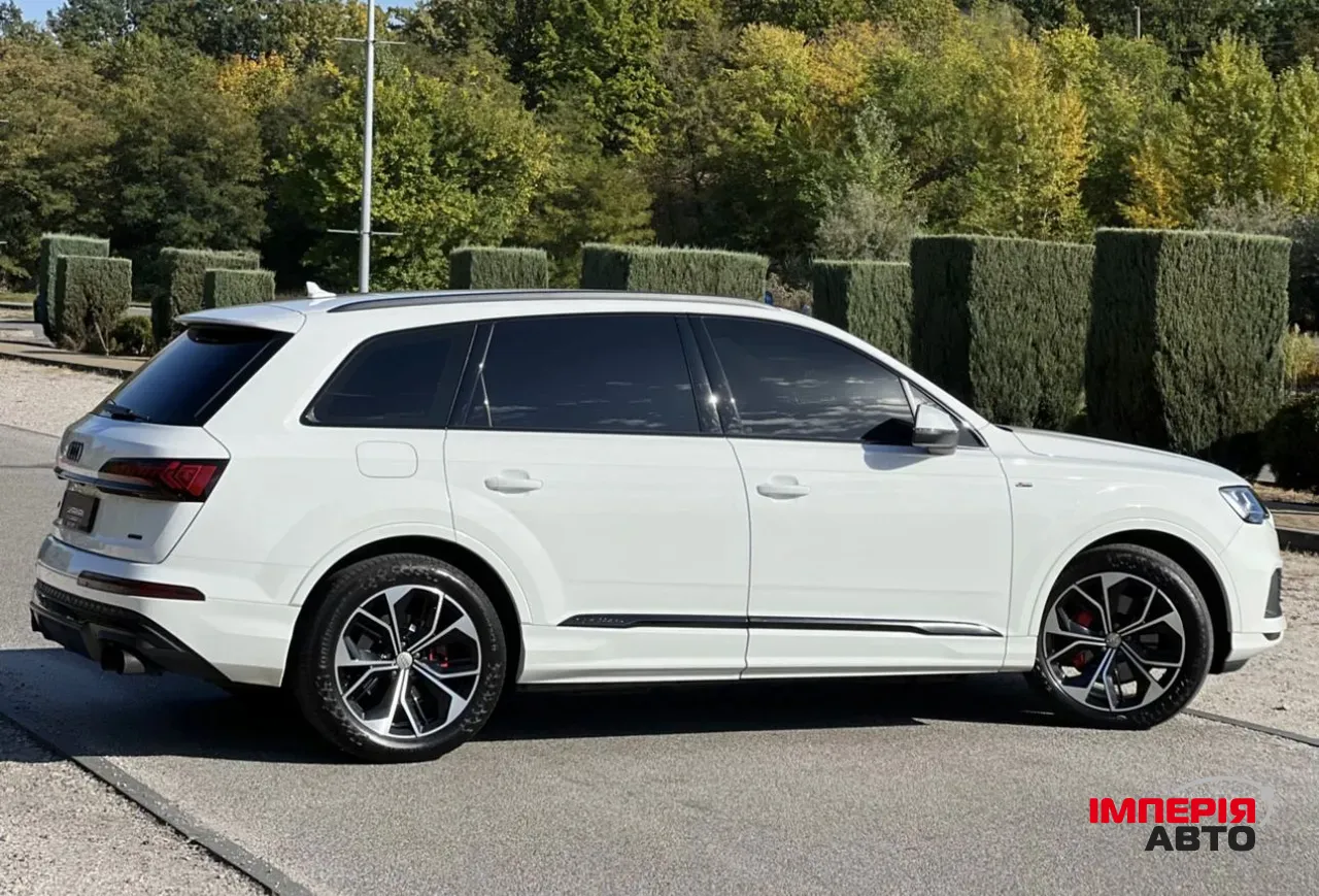 Audi Q7 - фото 13