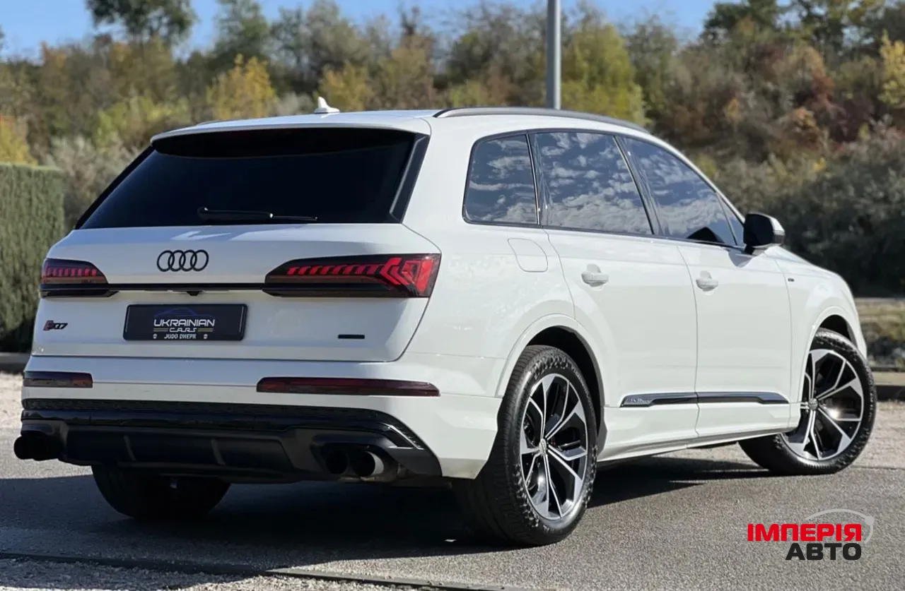 Audi Q7 - фото 12