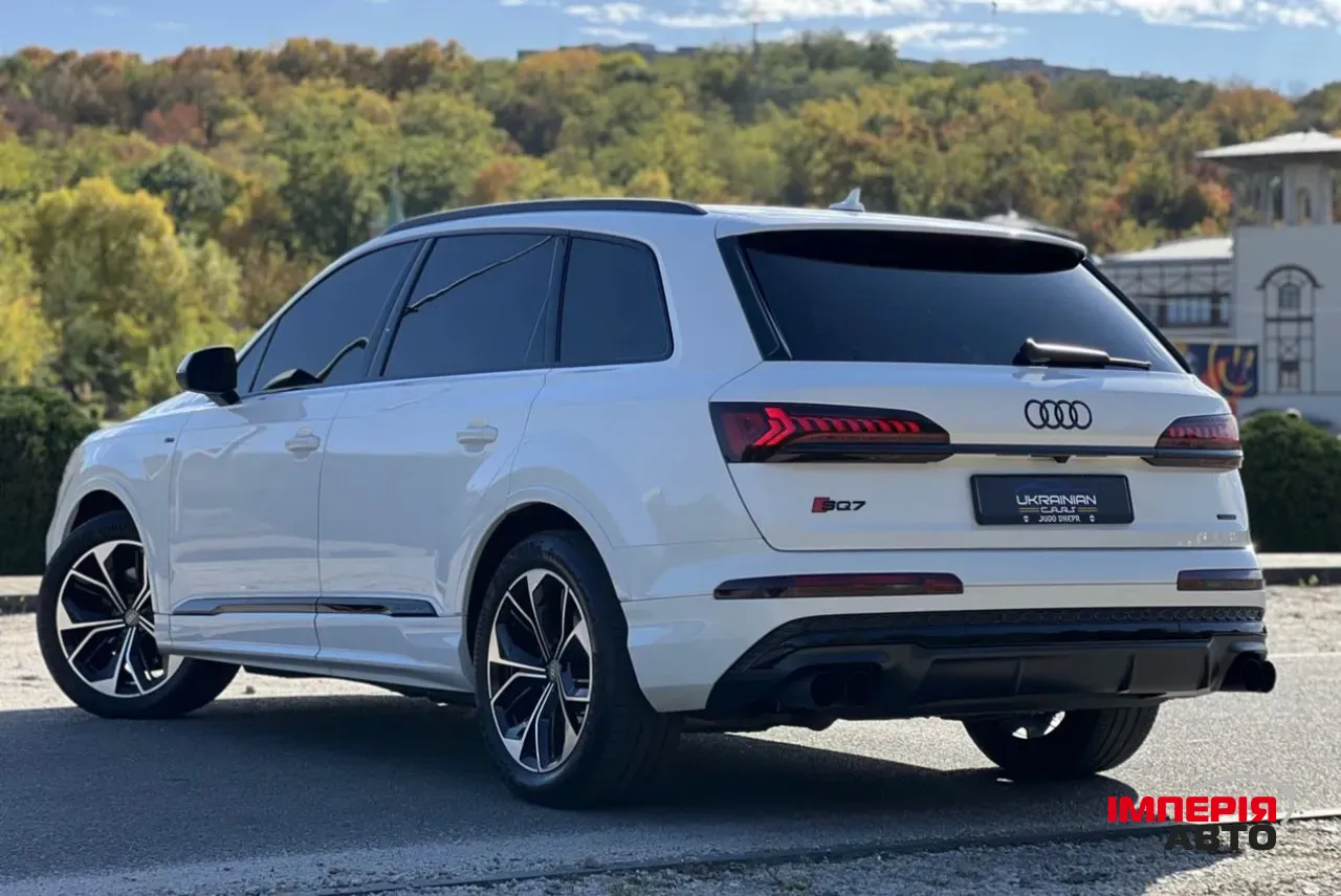 Audi Q7 - фото 11