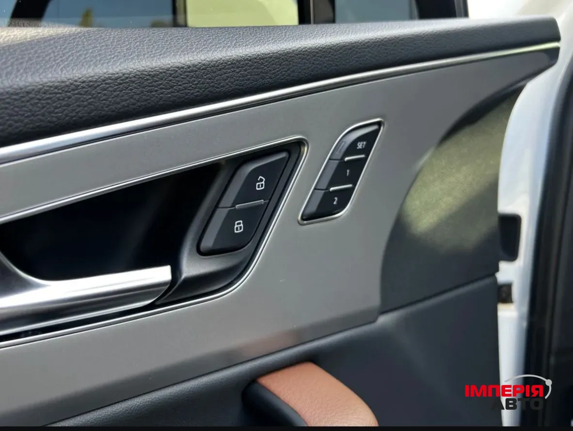 Audi Q7 - фото 39